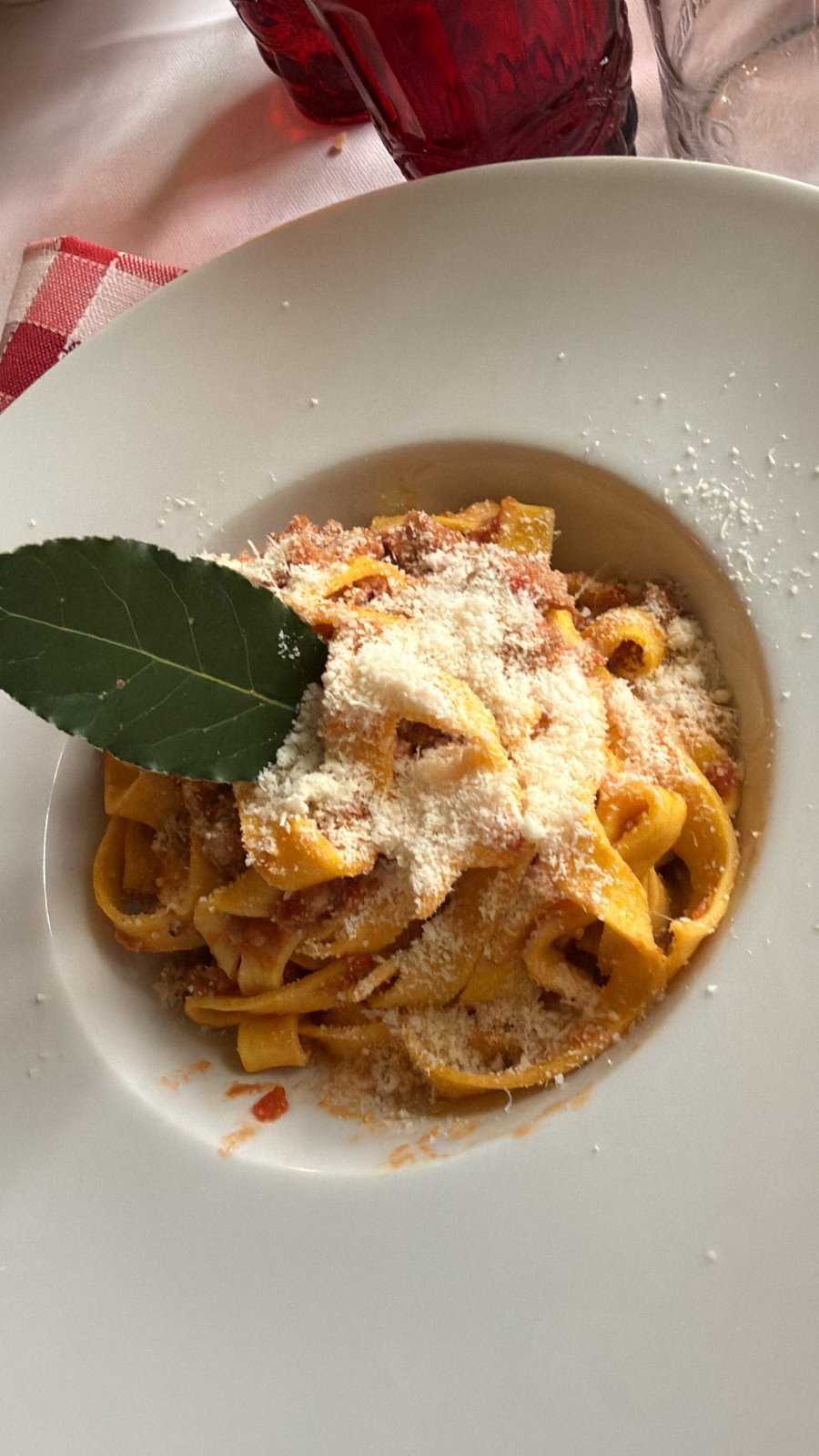 Tagliatella al Ragù come mi ha insegnato mia mamma. Sopra una spolverata di pecorino romano 🍝🧑🏼🍳